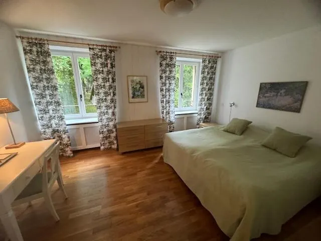 Les Frenes * לייסין